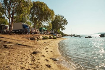 Glampingunterkunft: Campingplatz direkt am Strand gelegen - Luxusmobilheim von Gebetsroither am Camping Capo D`orso